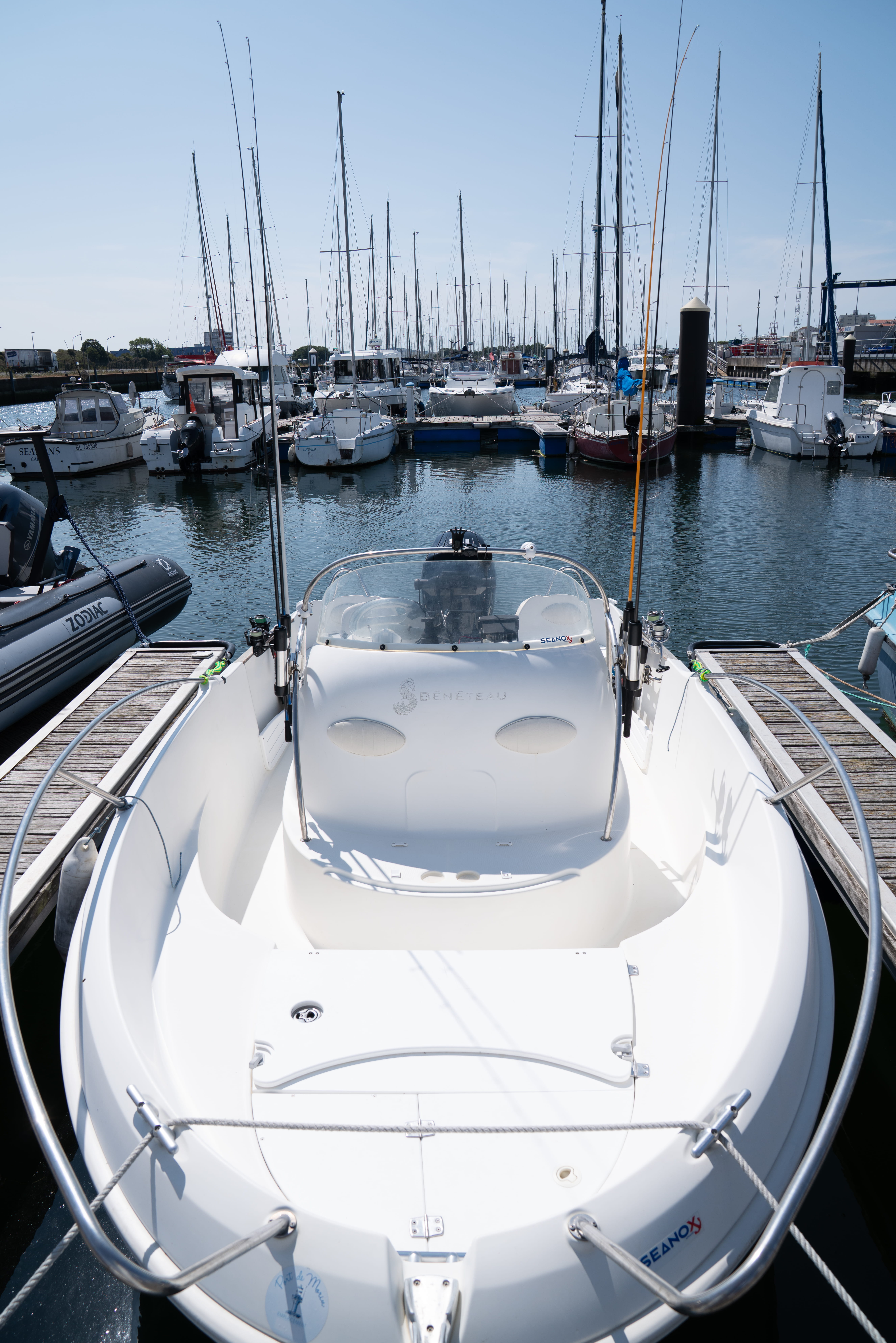 bateau-de-peche-beneteau-flyer-550-avec-equipements-seanox
